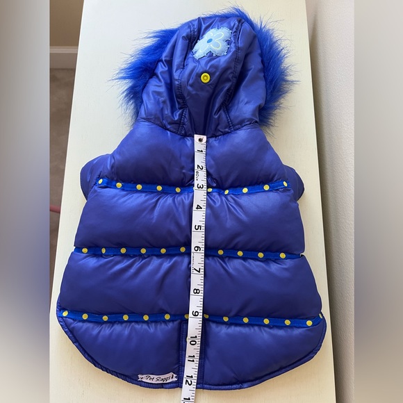 Quilted Coat with lots of thickness for warmth and fur trimmed hood. - Picture 4 of 8